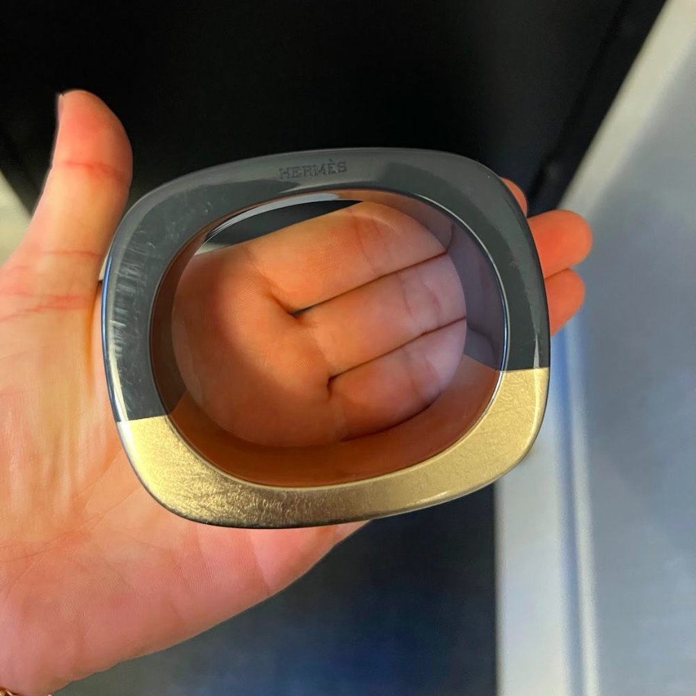 Hermès  Lacquered Bangle Bracelet in Charcoal and Gold Leaf